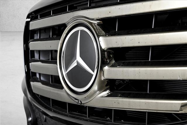 2025 Mercedes Benz GLS 580 4MATIC photo 2
