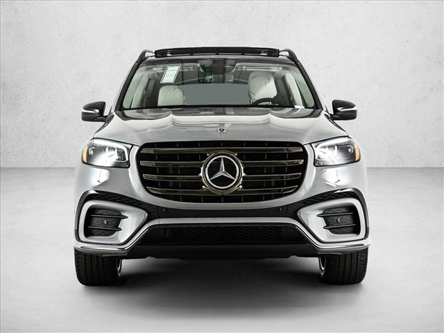 2026 Mercedes Benz GLS 450 4MATIC photo 2