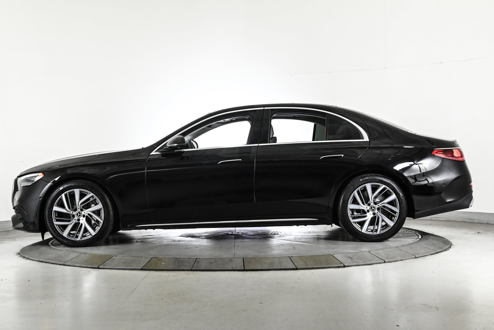 2025 MERCEDES-BENZ E-CLASS - Image 9