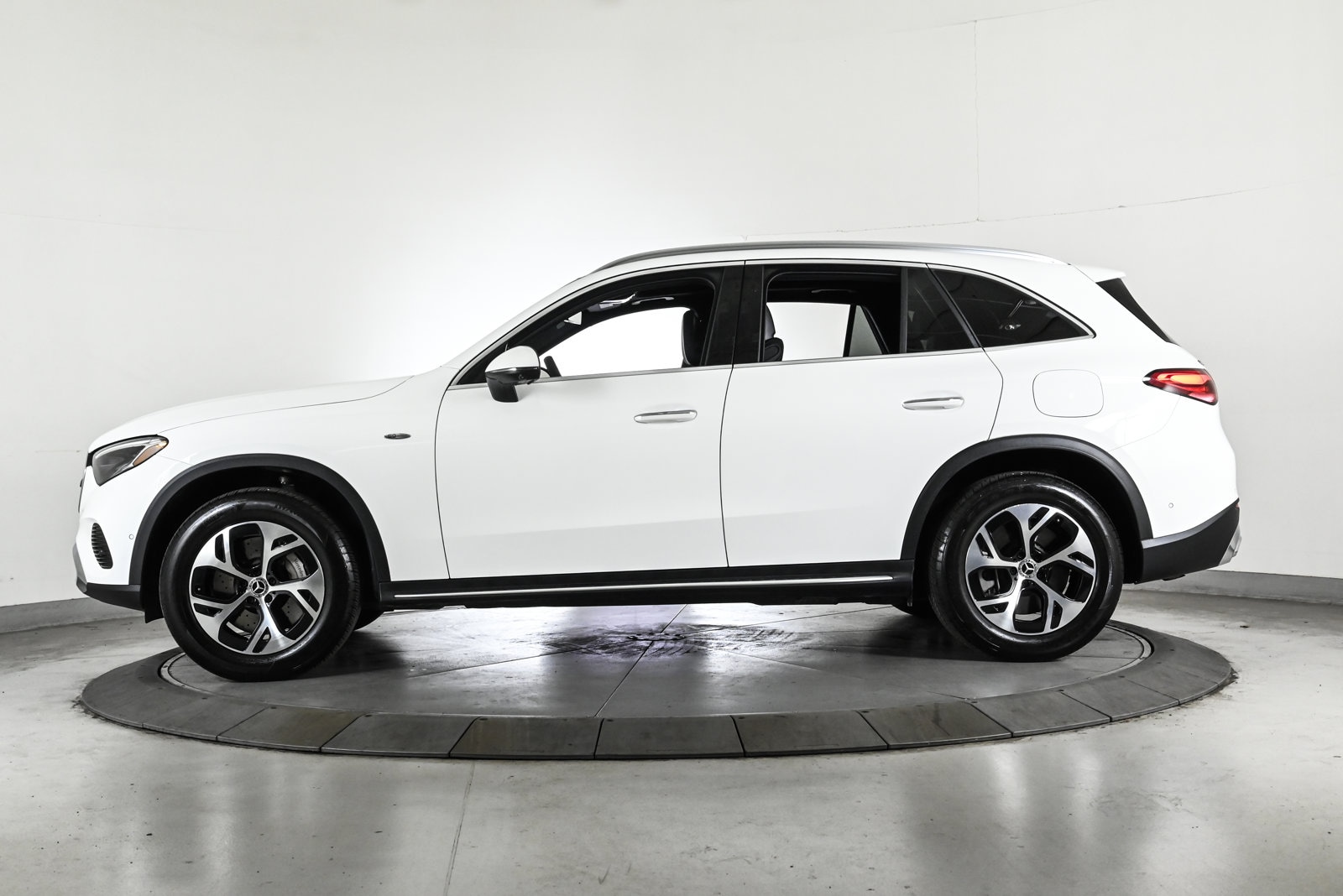 2025 MERCEDES-BENZ GLC-CLASS - Image 8