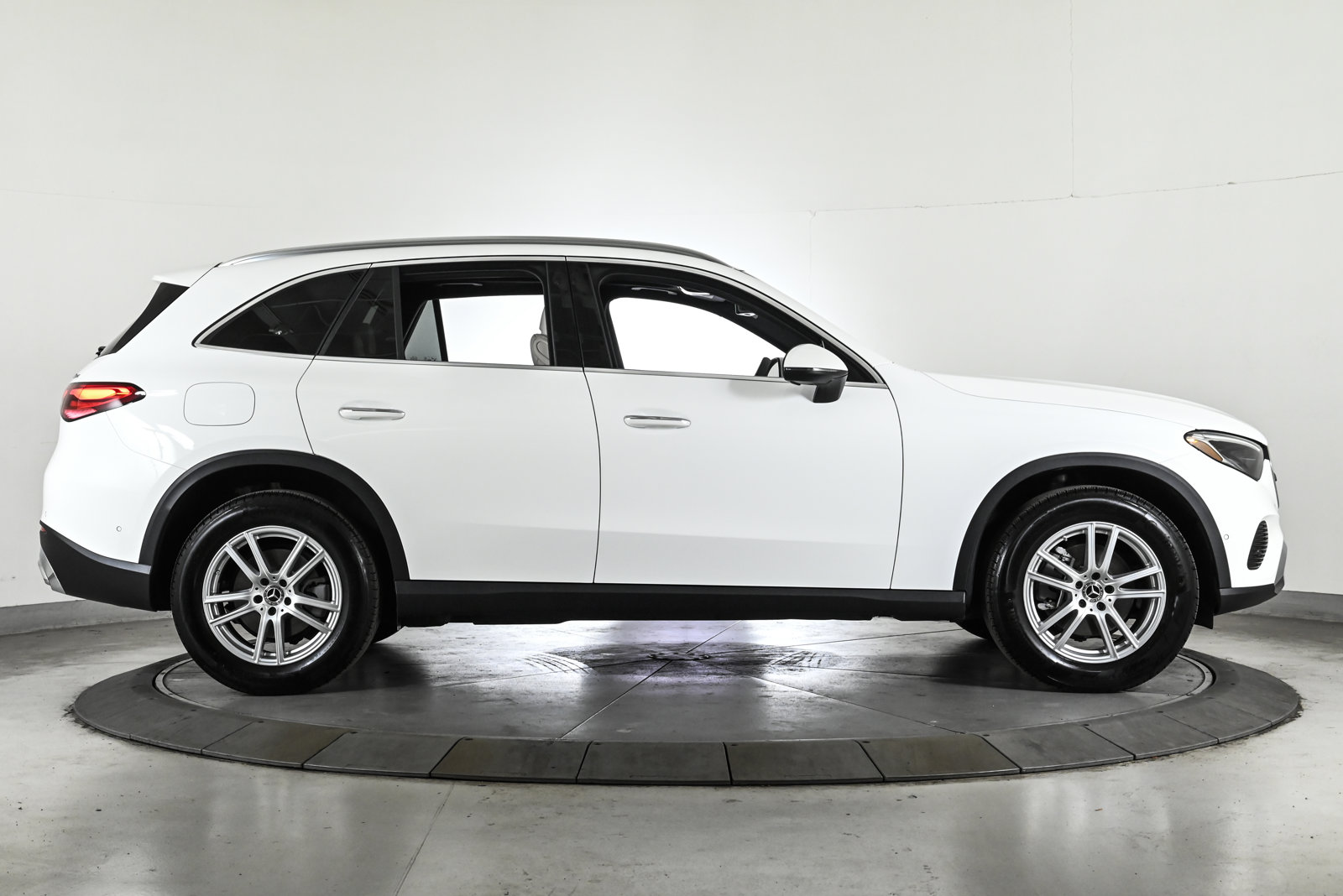 2025 MERCEDES-BENZ GLC-CLASS - Image 4