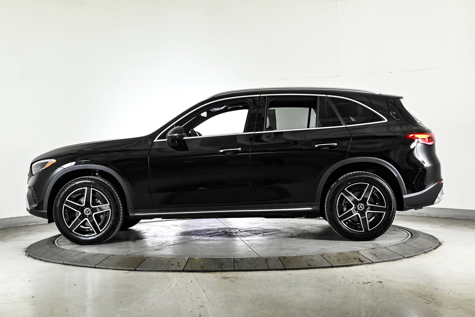 2026 MERCEDES-BENZ GLC-CLASS - Image 9