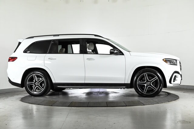 2025 Mercedes Benz GLS 450 4MATIC photo 4