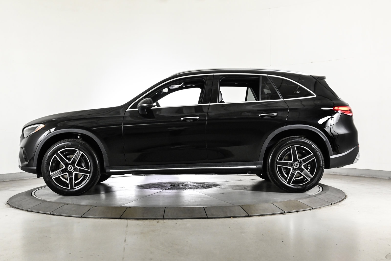 2026 MERCEDES-BENZ GLC-CLASS - Image 9