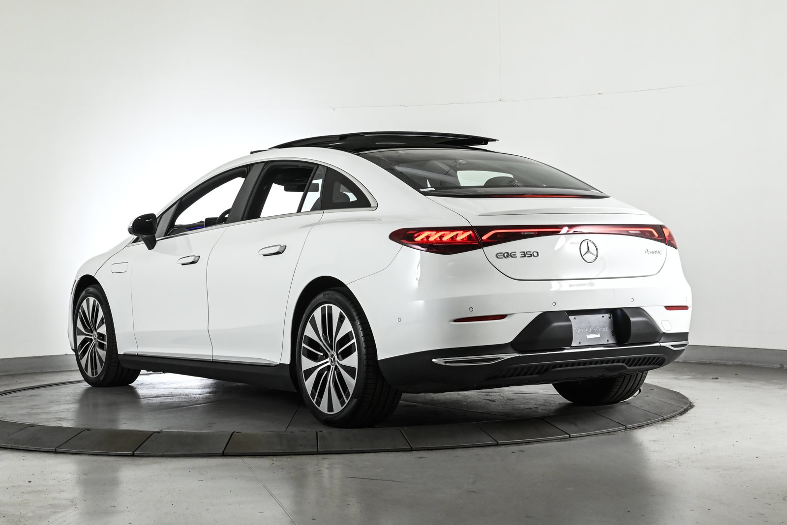 2023 MERCEDES-BENZ EQE-CLASS SEDAN - Image 8