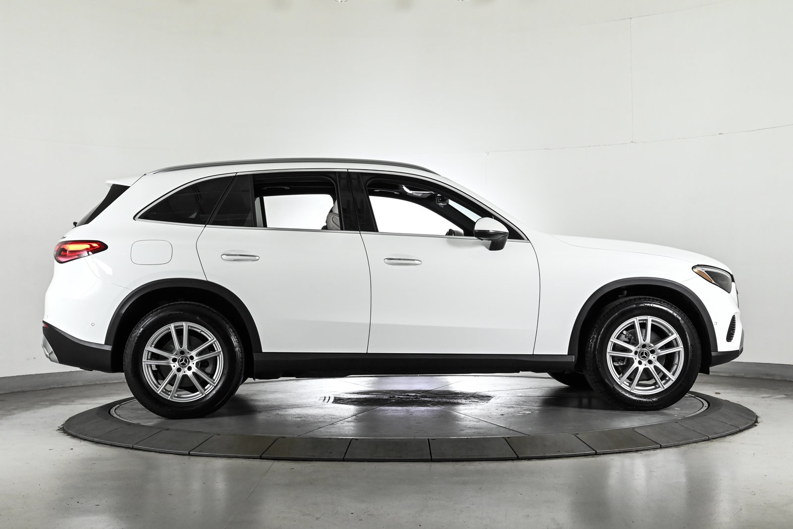 2025 MERCEDES-BENZ GLC-CLASS - Image 4