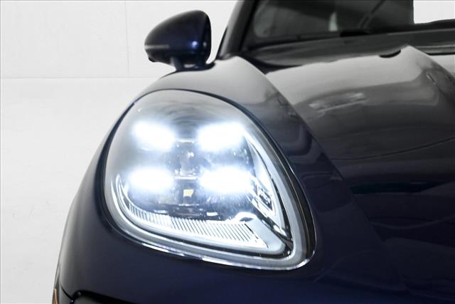 2024 Porsche Macan T photo 3