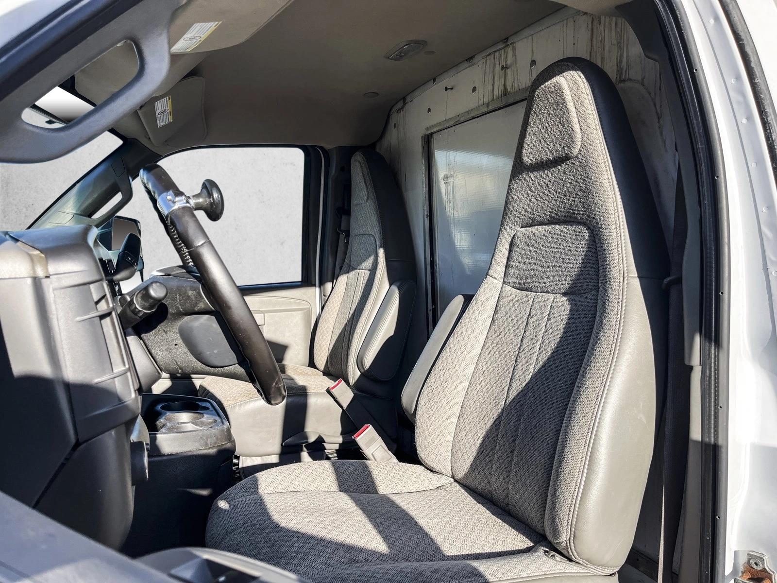 2022 GMC SAVANA - Image 16