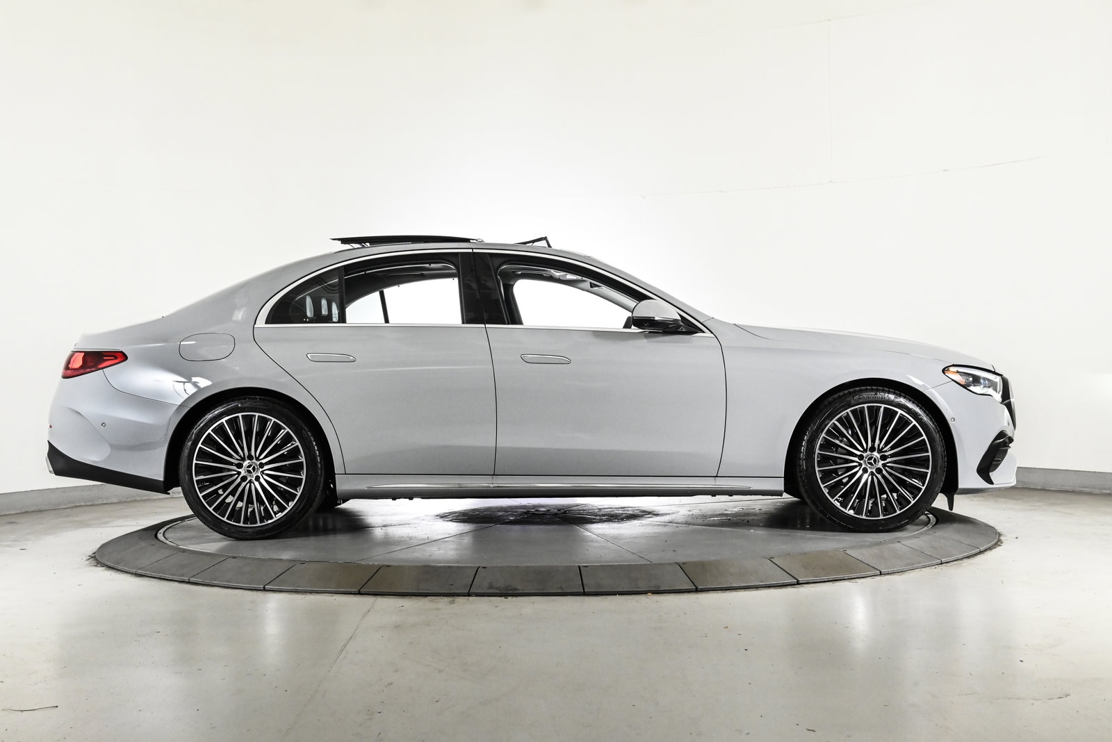 2026 MERCEDES-BENZ E-CLASS - Image 4