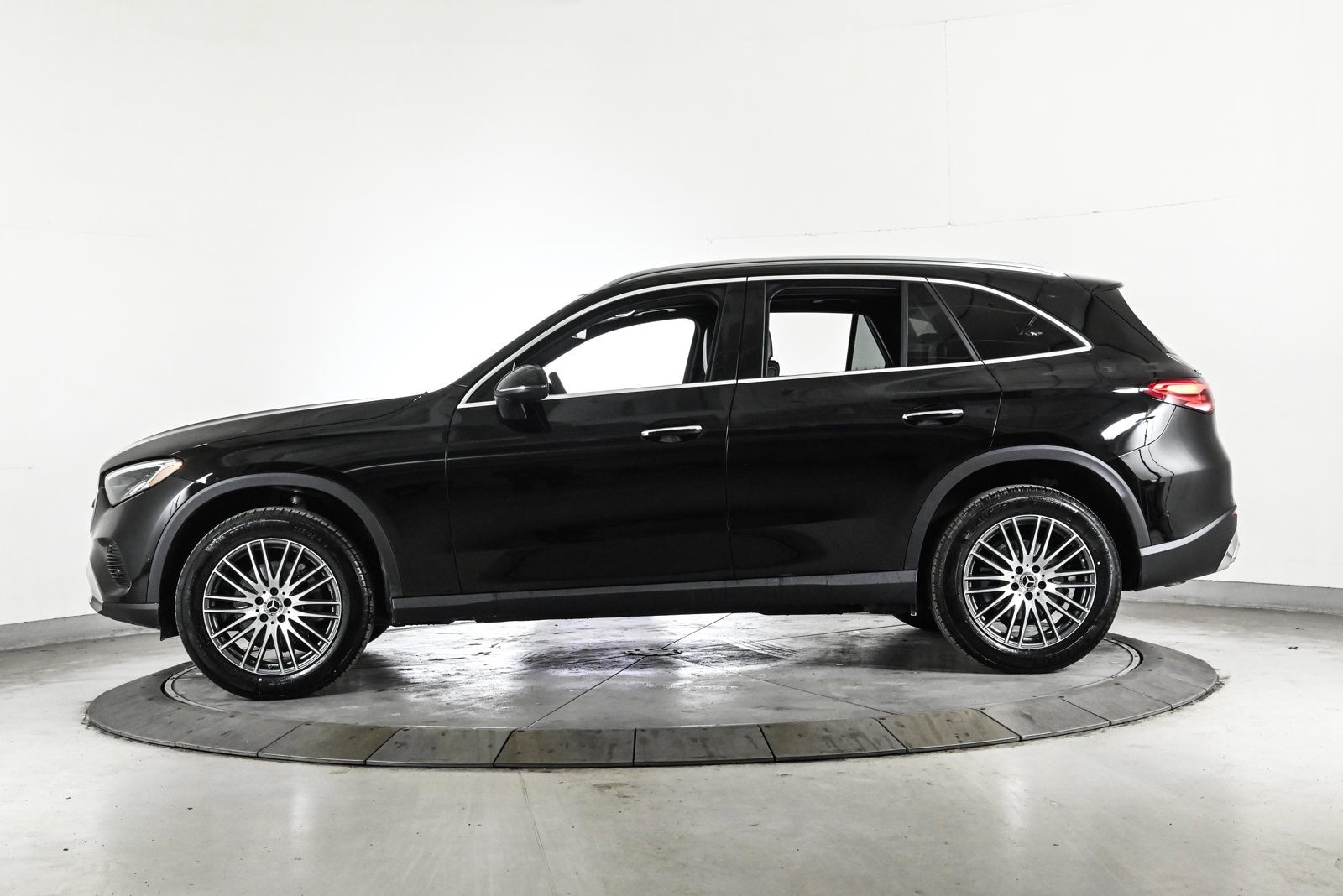 2026 MERCEDES-BENZ GLC-CLASS - Image 8