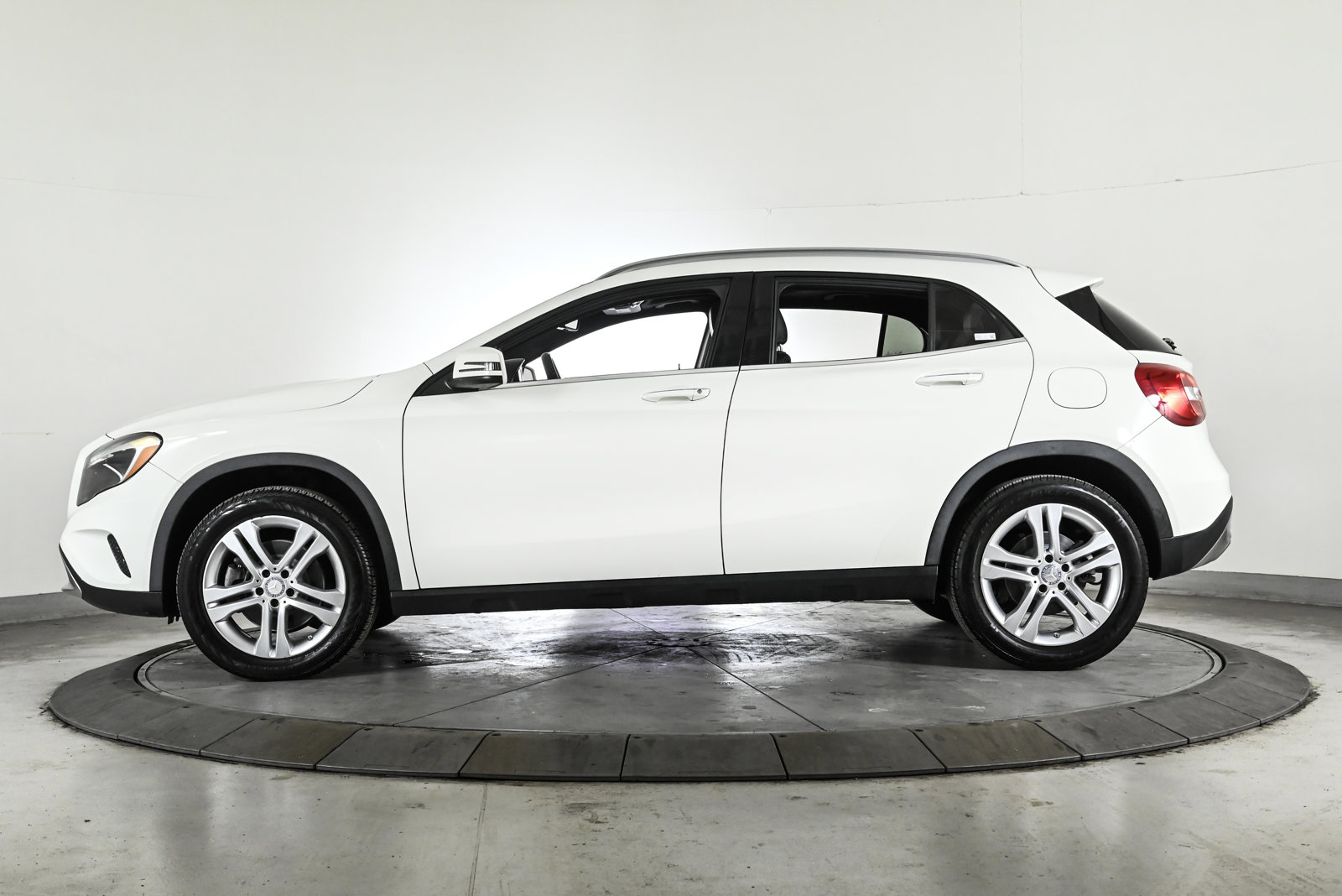 2016 MERCEDES-BENZ GLA-CLASS - Image 9