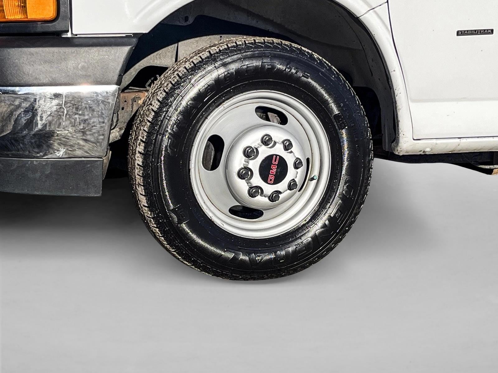 2022 GMC SAVANA - Image 22