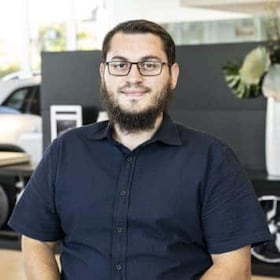 Staff member Hasan Aljiti from ID_1a22e2