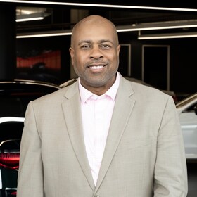 Staff member Leon Smith from ID_2d2856