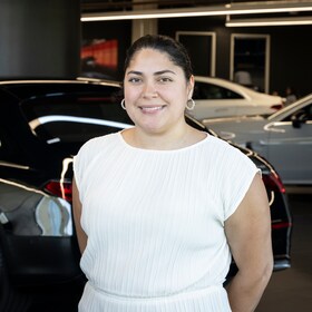Staff member Andrea Ramirez from ID_8d3705
