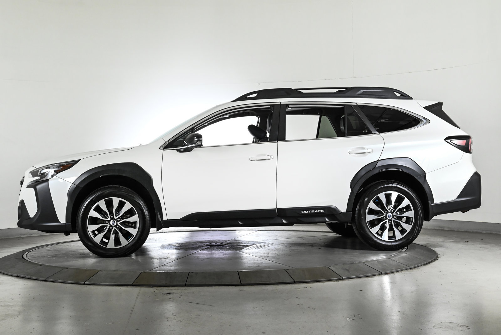 2023 SUBARU OUTBACK - Image 9