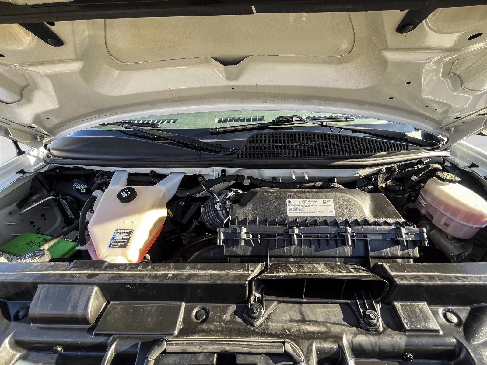 2022 GMC SAVANA - Image 21