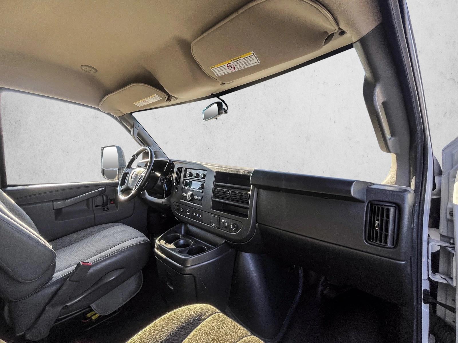 2022 GMC SAVANA - Image 19