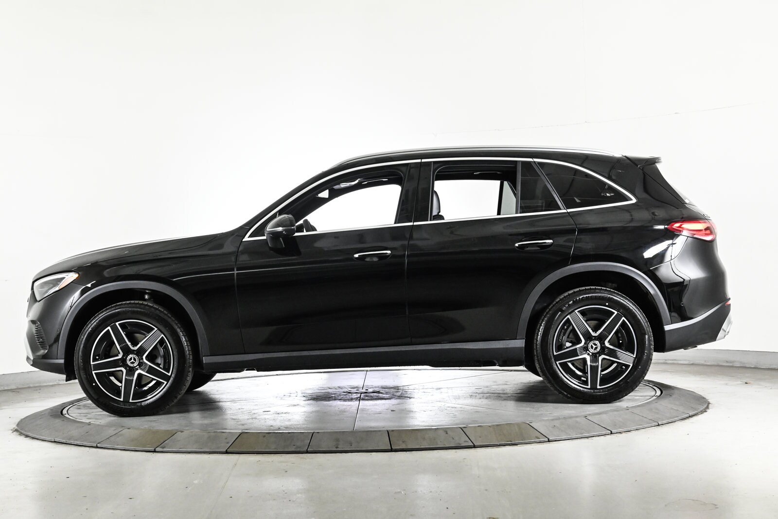 2026 MERCEDES-BENZ GLC-CLASS - Image 9