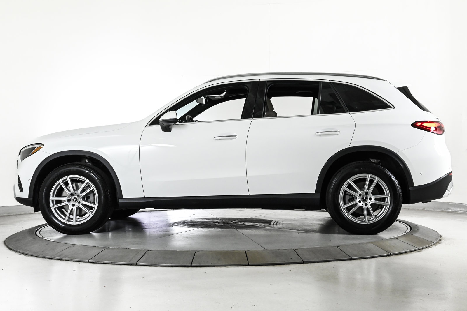 2025 MERCEDES-BENZ GLC-CLASS - Image 9