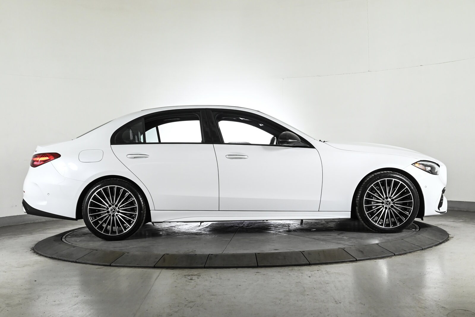 2026 MERCEDES-BENZ C-CLASS - Image 4