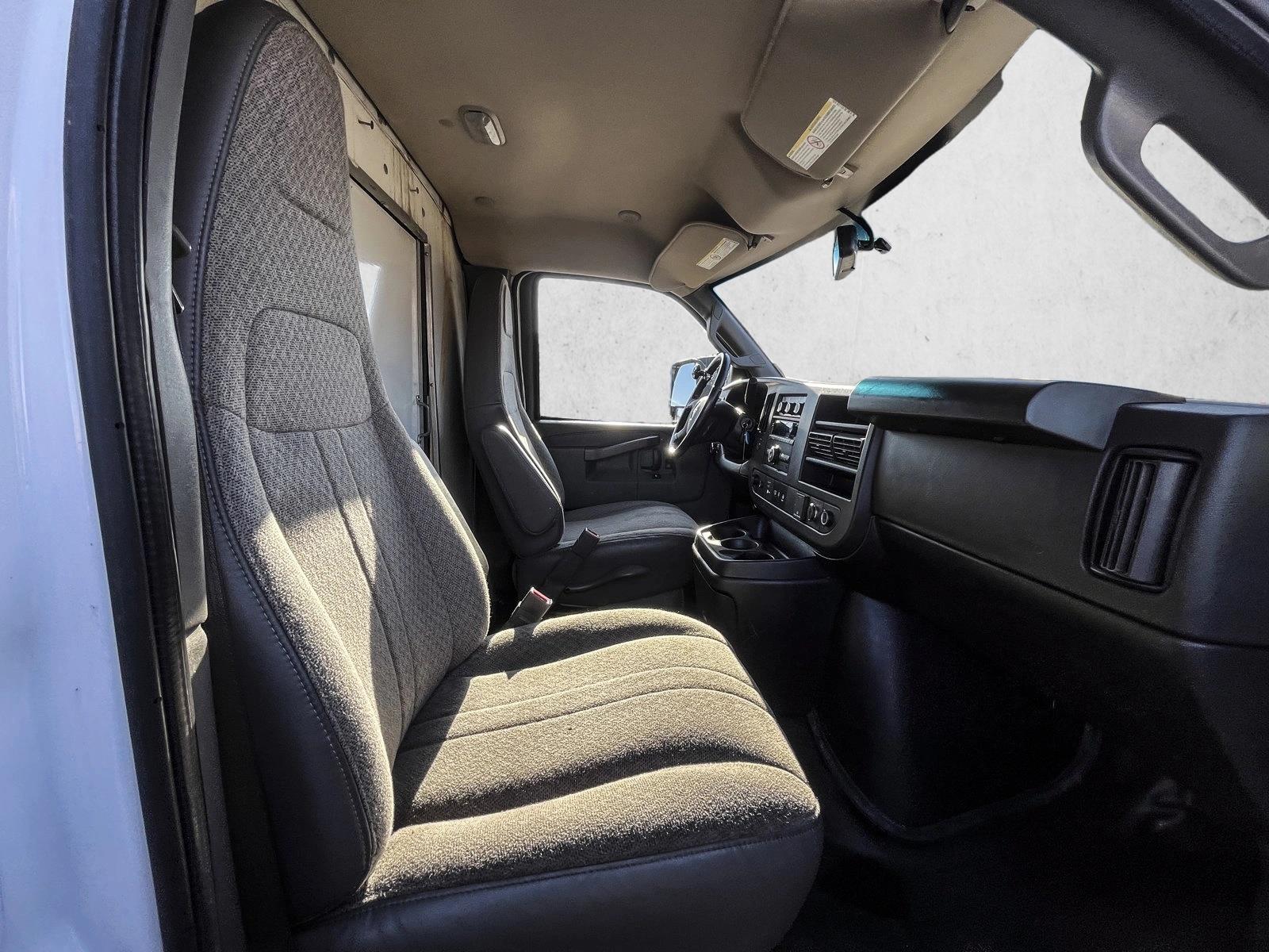 2022 GMC SAVANA - Image 15