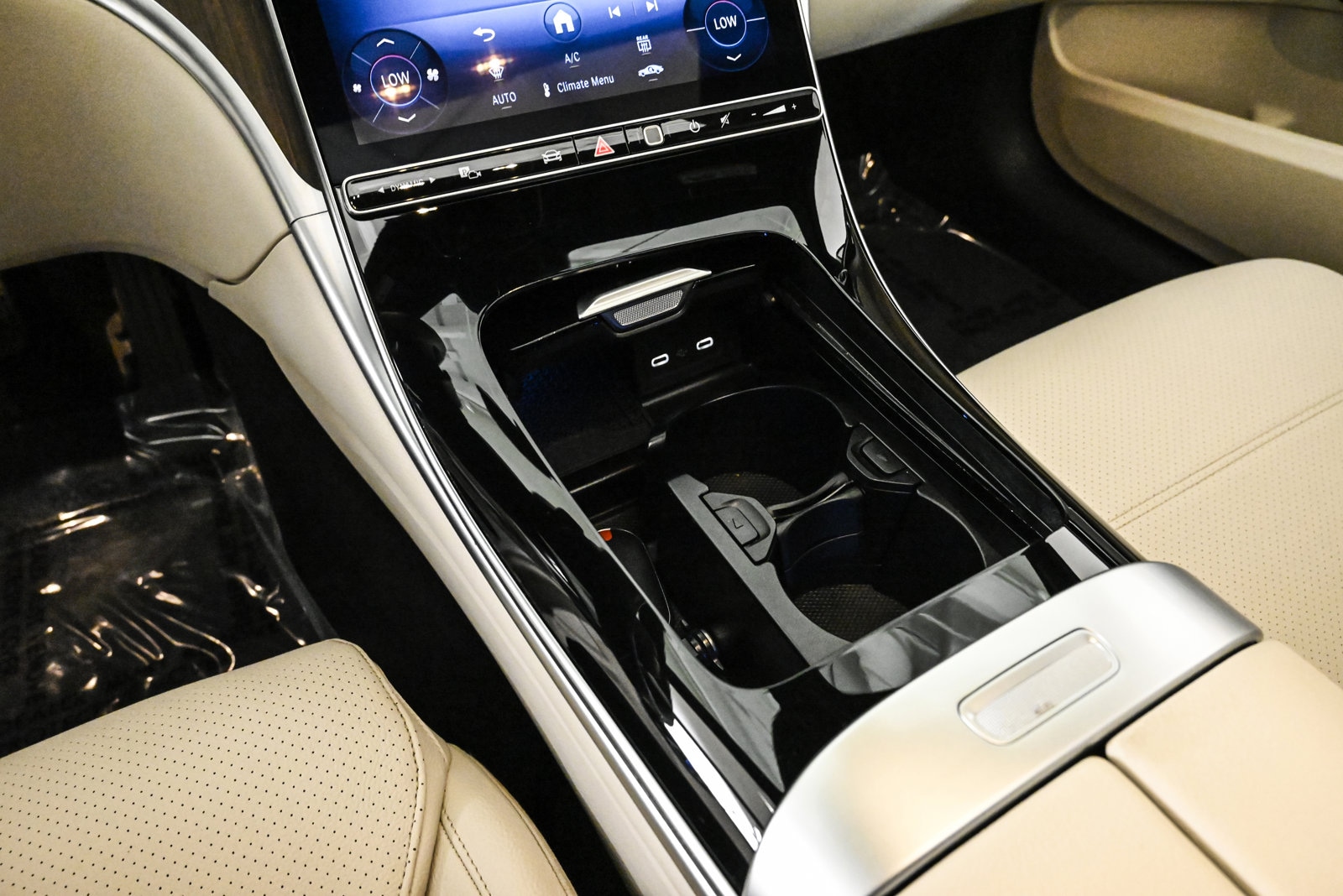 2025 MERCEDES-BENZ C-CLASS - Image 13