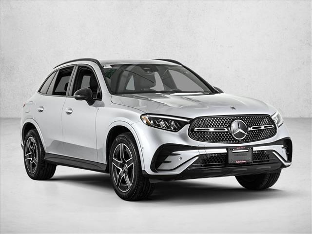 2025 Mercedes Benz GLC 300 4MATIC photo 3