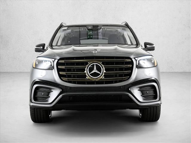2026 Mercedes Benz GLS 450 4MATIC photo 2