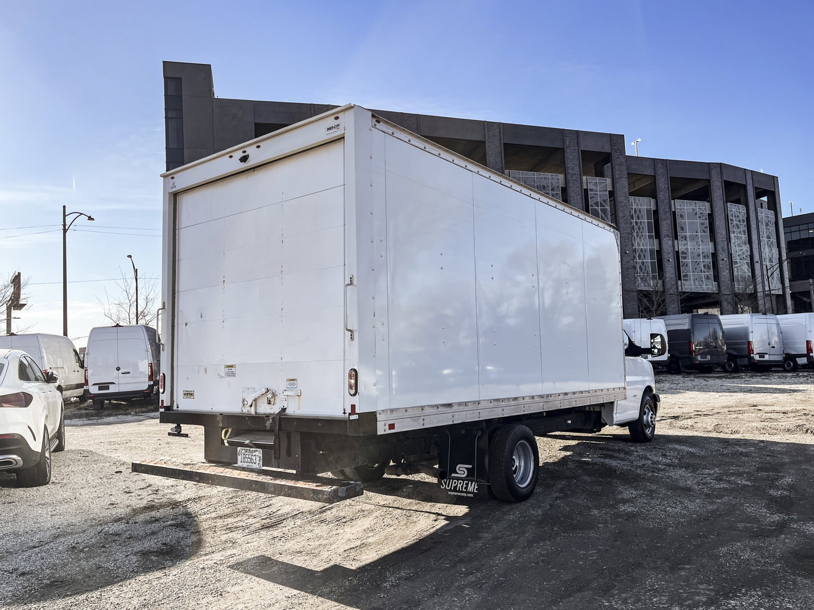 2022 GMC SAVANA - Image 5