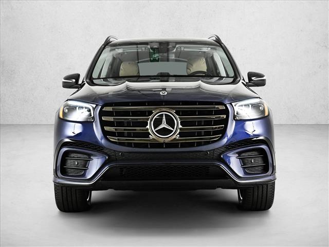 2026 Mercedes Benz GLS 450 4MATIC photo 2