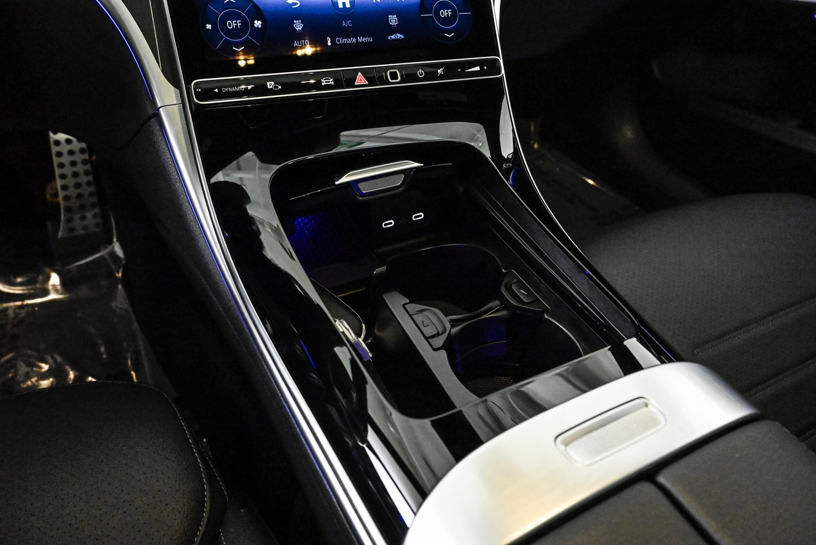 2025 MERCEDES-BENZ C-CLASS - Image 13