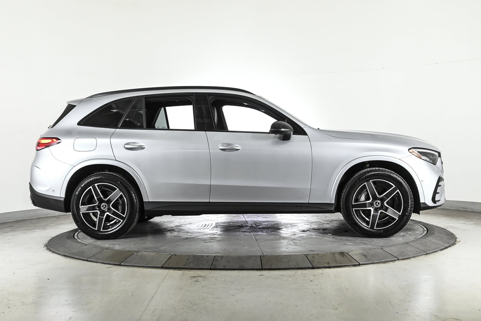 2025 MERCEDES-BENZ GLC-CLASS - Image 4