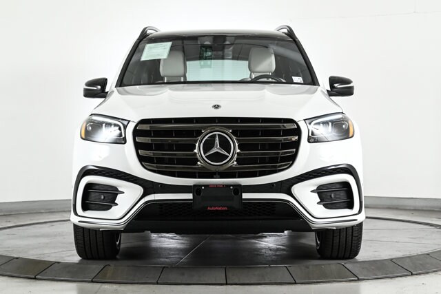 2025 Mercedes Benz GLS 450 4MATIC photo 2