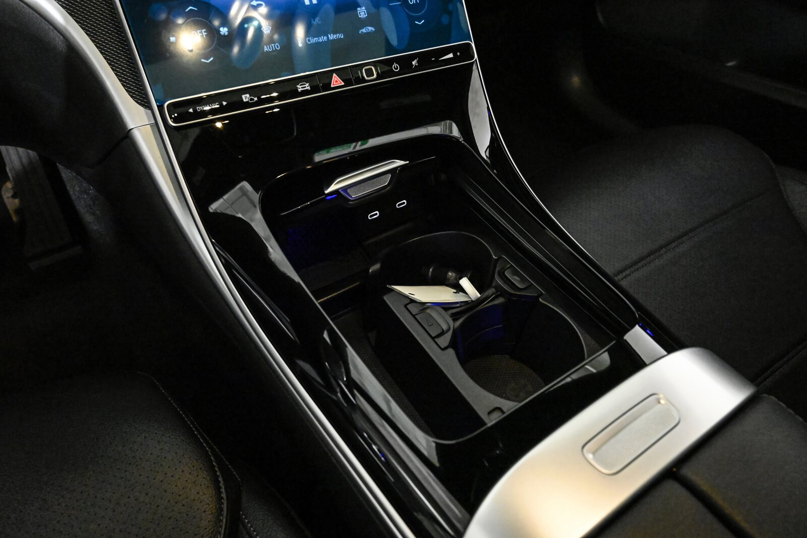 2025 MERCEDES-BENZ C-CLASS - Image 13