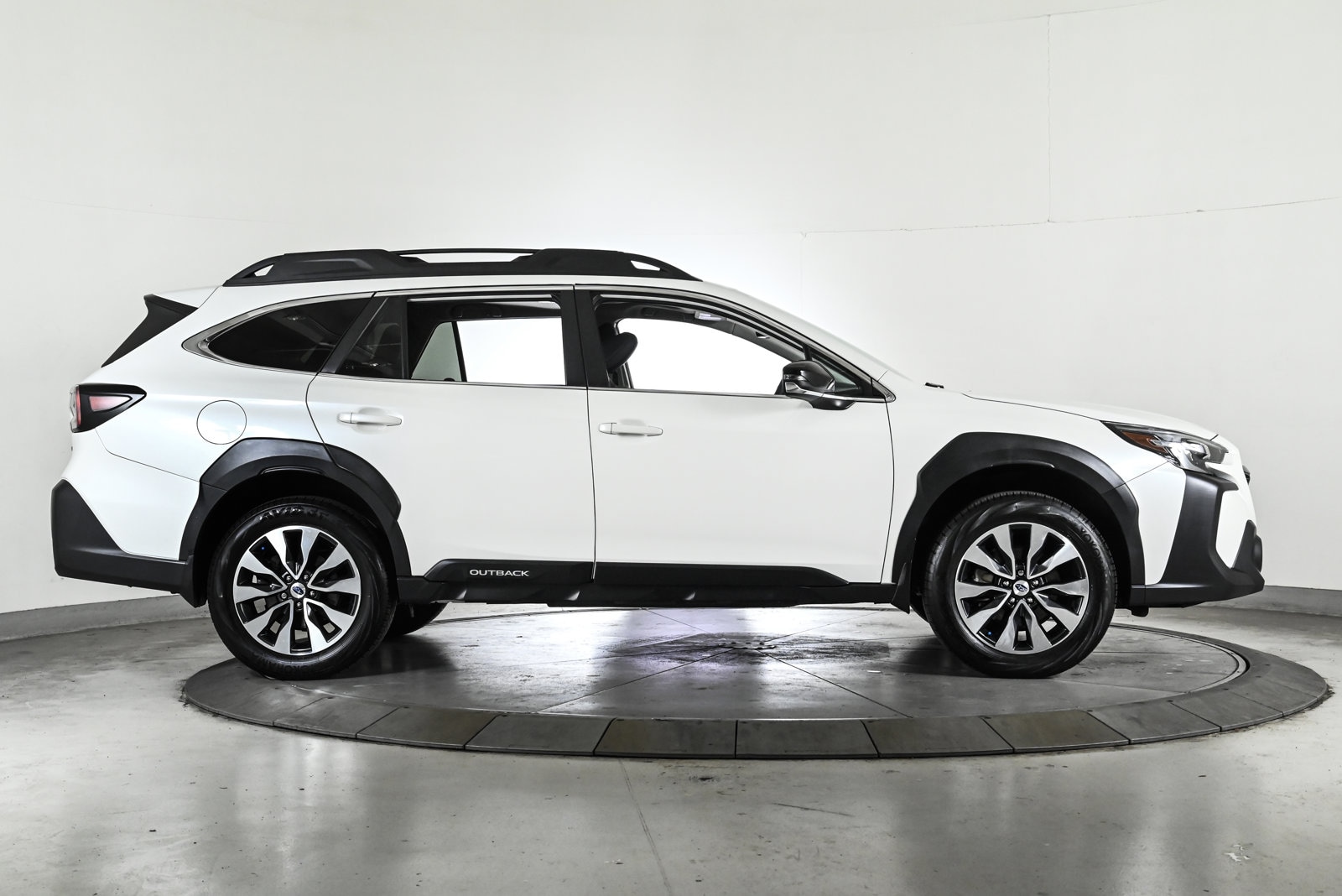 2023 SUBARU OUTBACK - Image 4