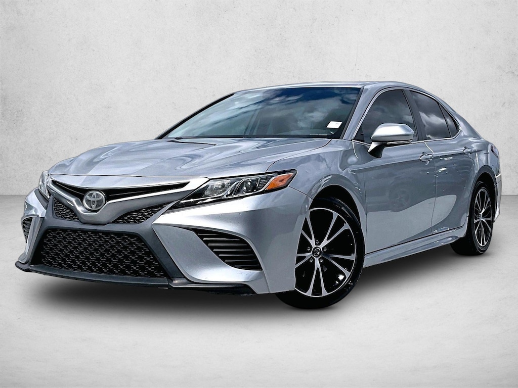 Used 2019 Toyota Camry SE Sedan
