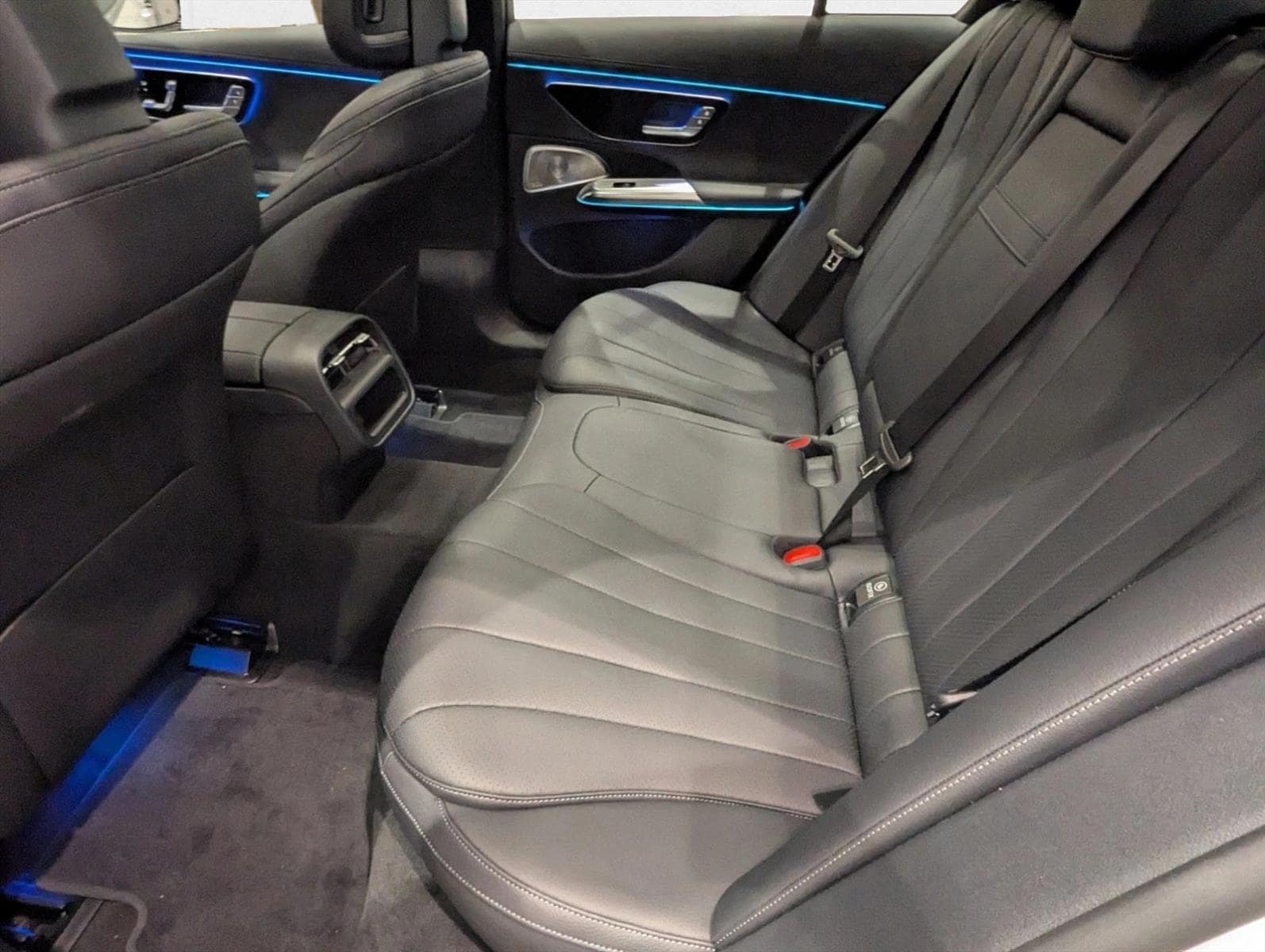 2025 Mercedes-Benz E-Class E350 - Photo 15