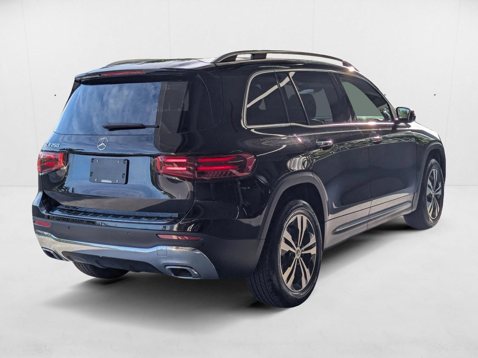 2025 Mercedes Benz GLB 250 photo 2