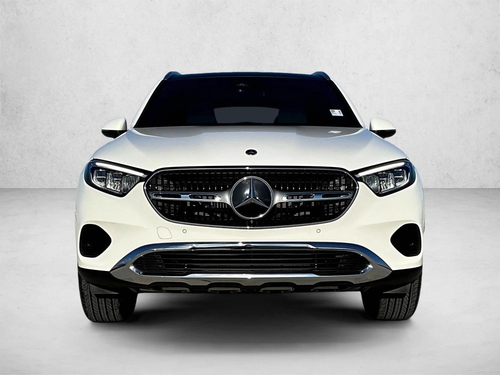 2025 Mercedes Benz GLC 300 photo 3