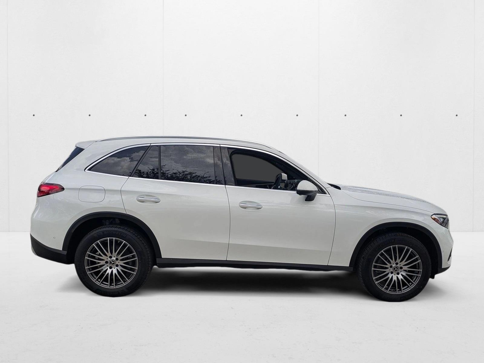 2025 Mercedes Benz GLC 300 4MATIC photo 3
