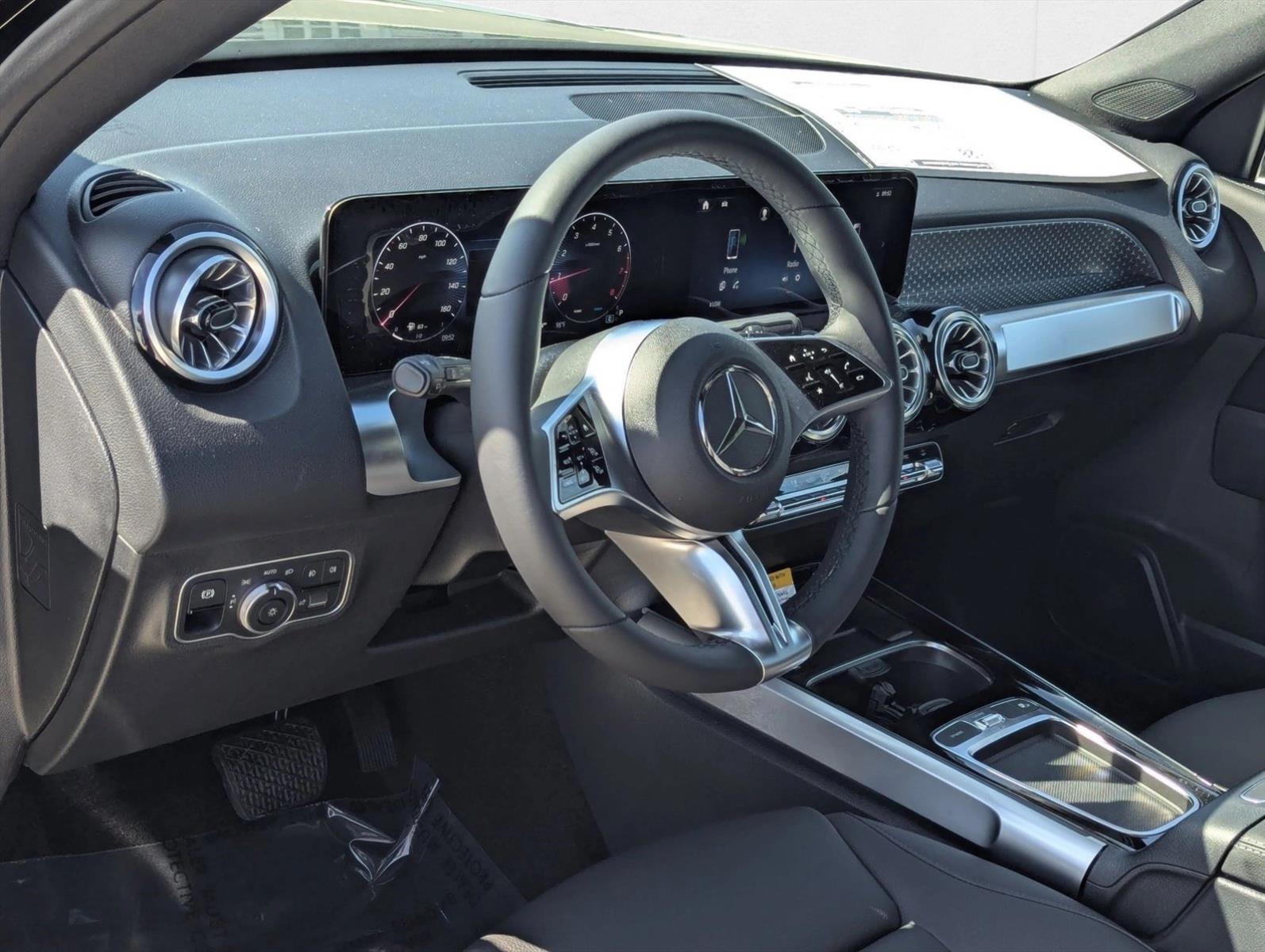 2025 Mercedes Benz GLB 250 photo 3