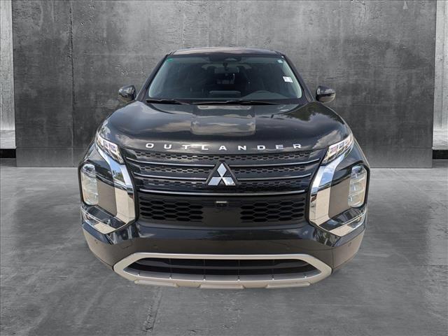 2024 Mitsubishi Outlander SE photo 2