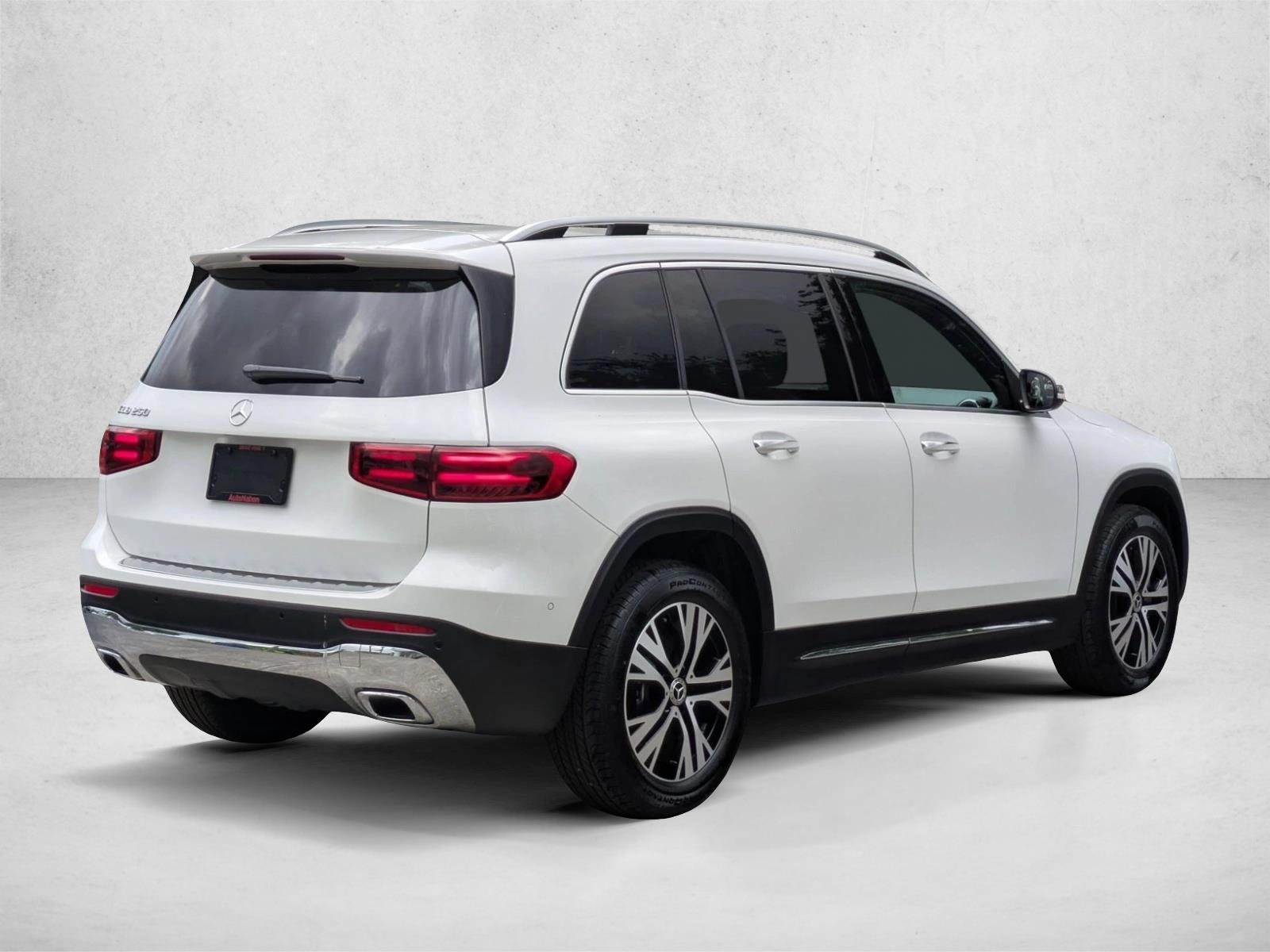 2025 Mercedes Benz GLB 250 photo 2