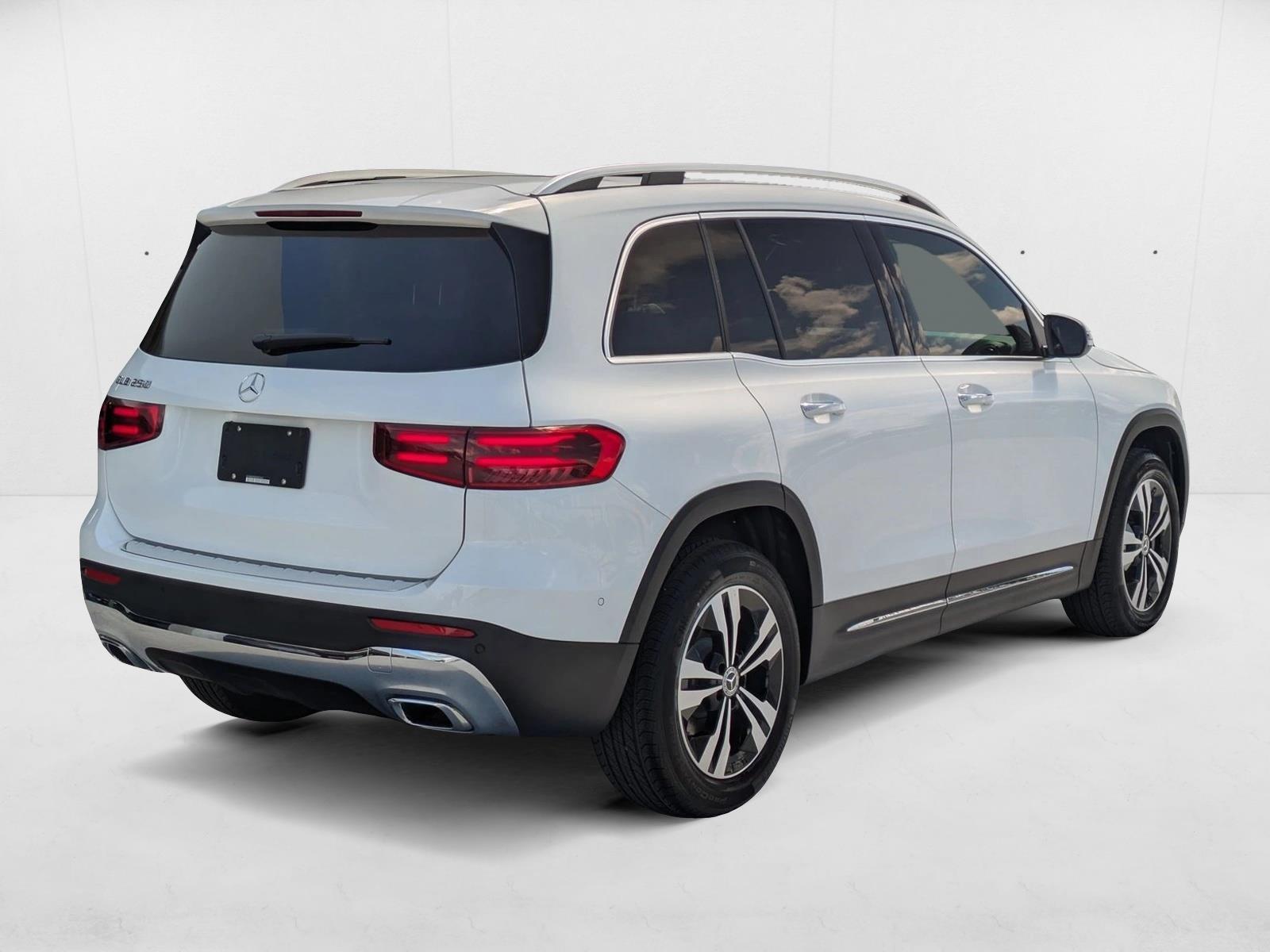 2025 Mercedes Benz GLB 250 photo 2