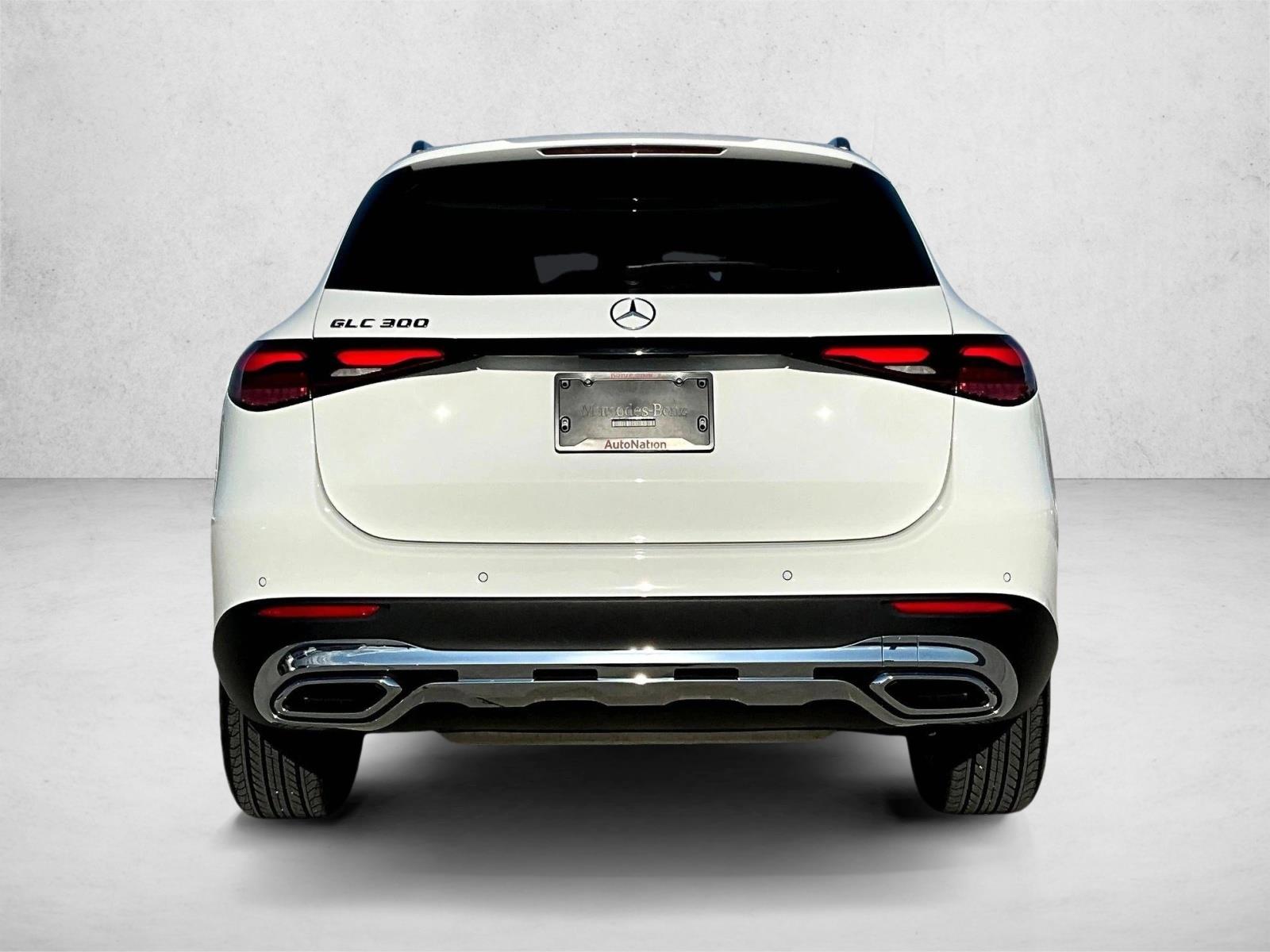 2025 Mercedes Benz GLC 300 photo 4