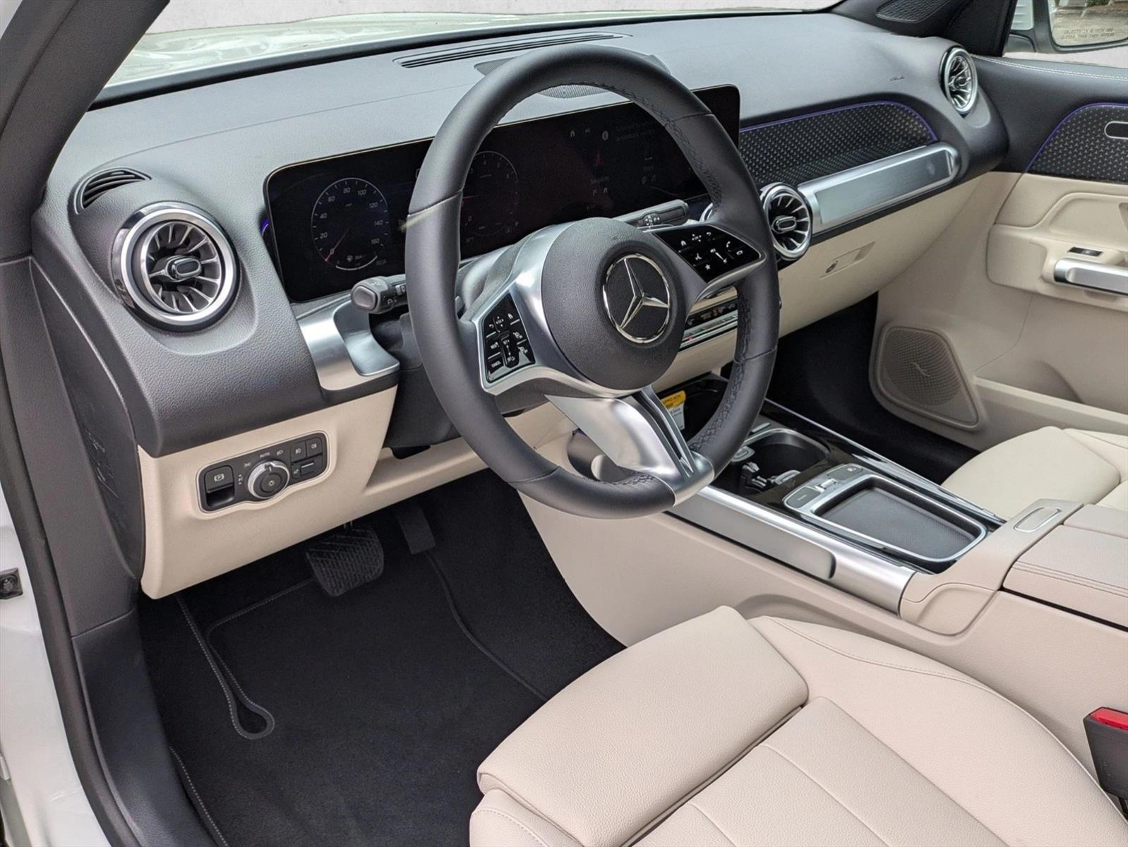 2025 Mercedes Benz GLB 250 photo 3