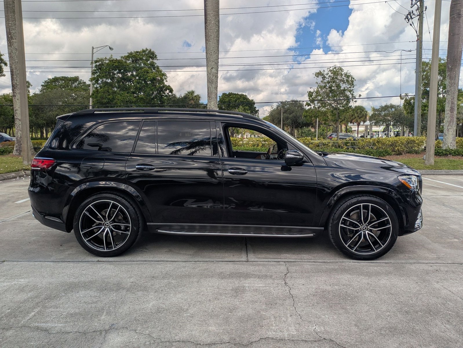 2022 Mercedes Benz GLS 450 4MATIC photo 3
