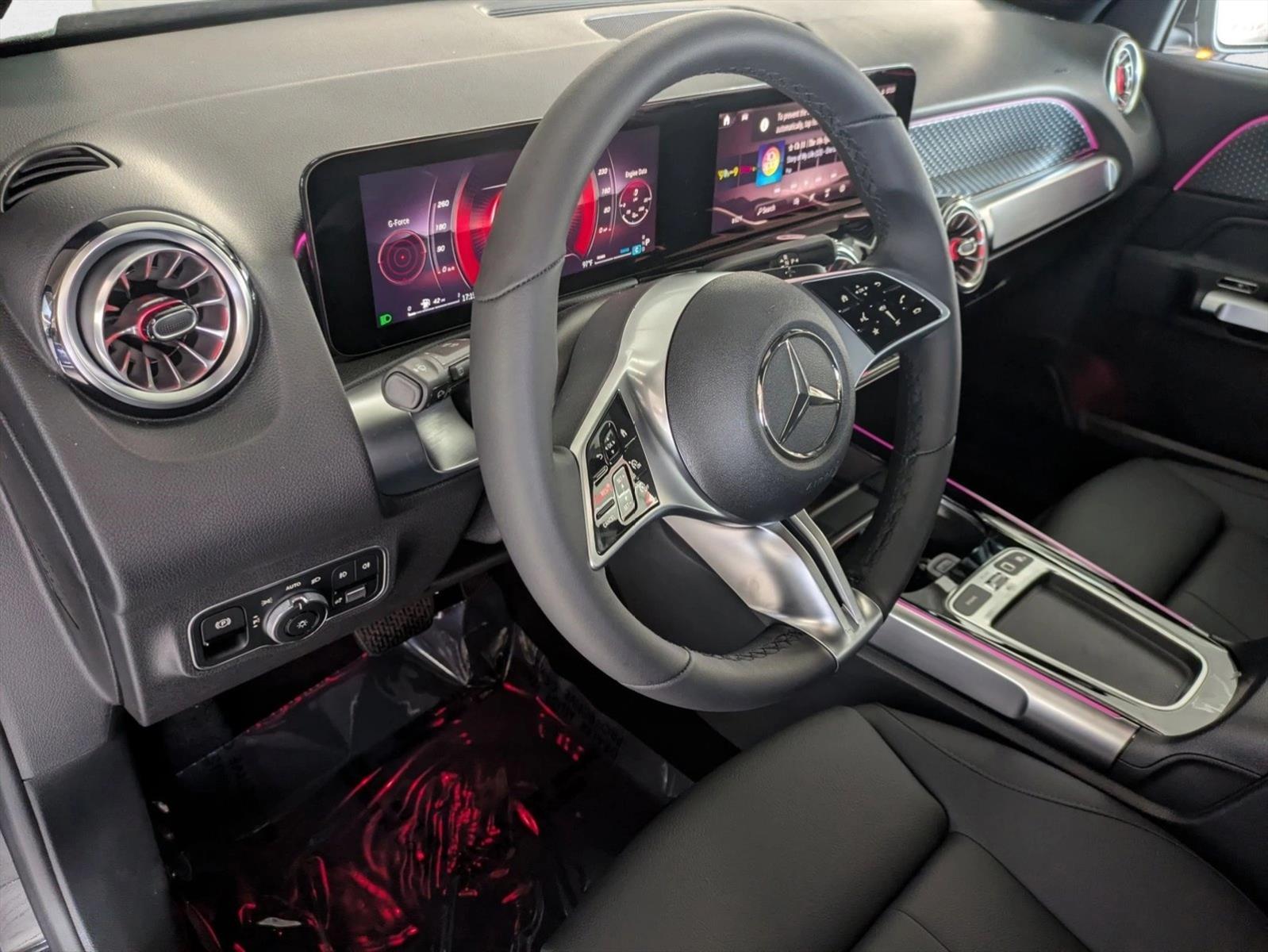 2025 Mercedes Benz GLB 250 photo 3