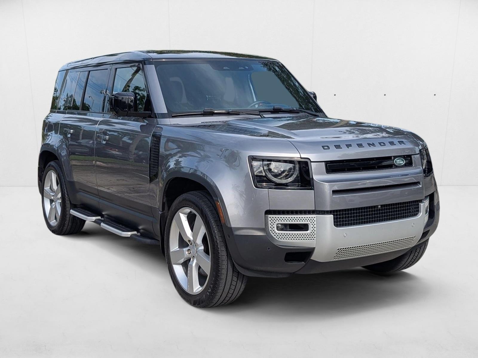 2024 Land Rover Defender SE photo 3